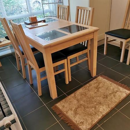 3 Bedroom Home Near Windsor Castle, Legoland, & Heathrow スラウ エクステリア 写真