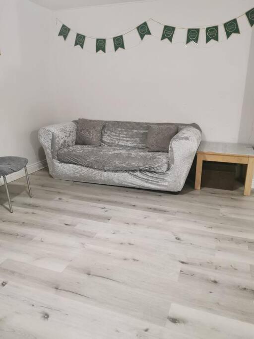 3 Bedroom Home Near Windsor Castle, Legoland, & Heathrow スラウ エクステリア 写真