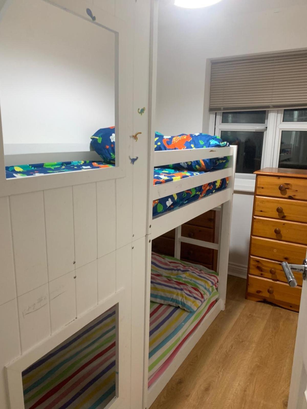 3 Bedroom Home Near Windsor Castle, Legoland, & Heathrow スラウ エクステリア 写真